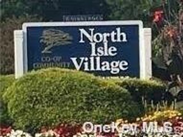 198 Pointe Circle North 198, Coram NY 11727