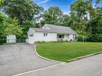 462 Bayport Avenue