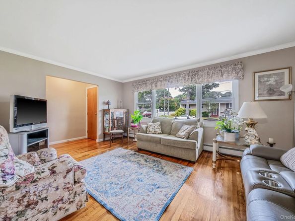 462 Bayport Avenue, Bayport NY 11705