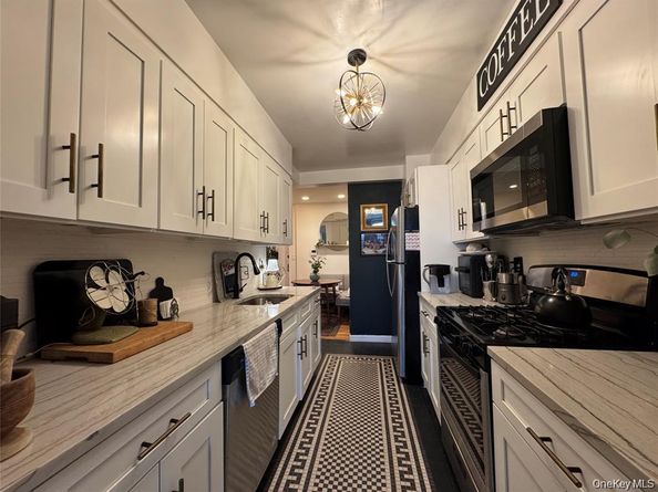 25 W Broadway 207, Long Beach NY 11561