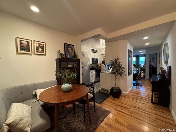 25 W Broadway 207, Long Beach NY 11561