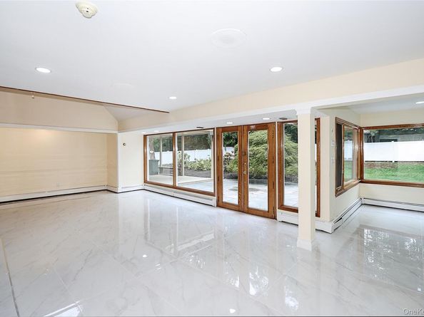 81 Carriage Lane, Roslyn Heights NY 11577
