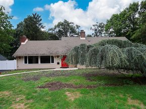 81 Carriage Lane, Roslyn Heights NY 11577
