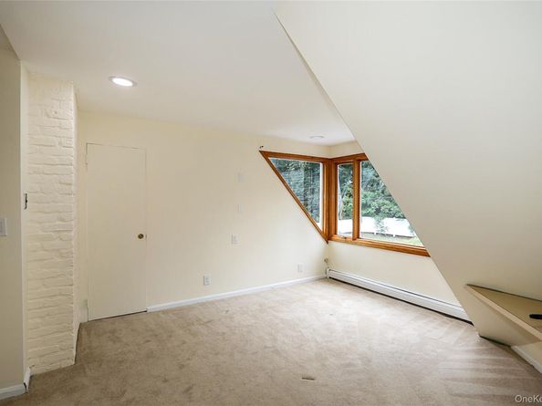 81 Carriage Lane, Roslyn Heights NY 11577