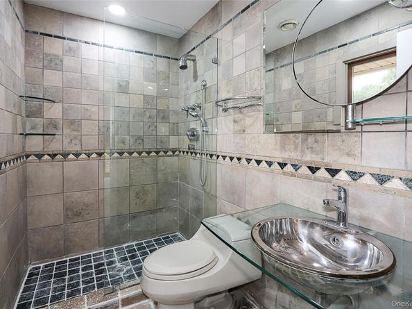 81 Carriage Lane, Roslyn Heights NY 11577