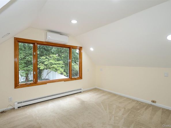 81 Carriage Lane, Roslyn Heights NY 11577