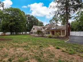 81 Carriage Lane, Roslyn Heights NY 11577