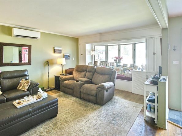 106 Cornell Lane, Hicksville NY 11801