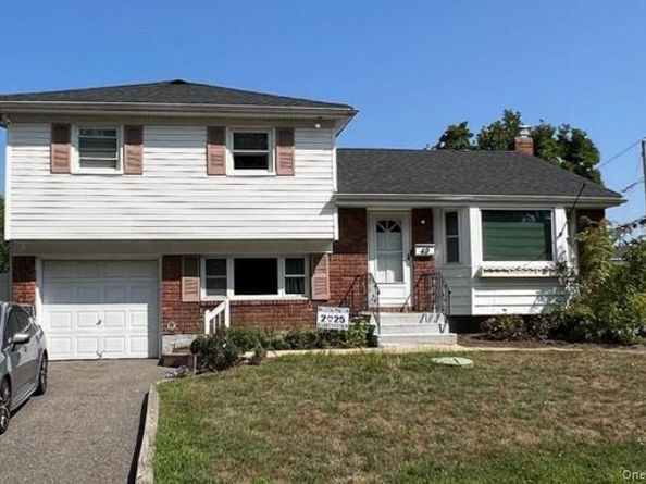49 Catalpa Street, North Babylon NY 11703