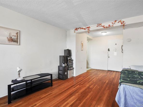 84-20 153rd Avenue 5H, Howard Beach NY 11414