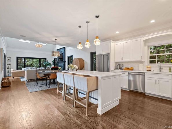 2 Hubbard Street, Hampton Bays NY 11946