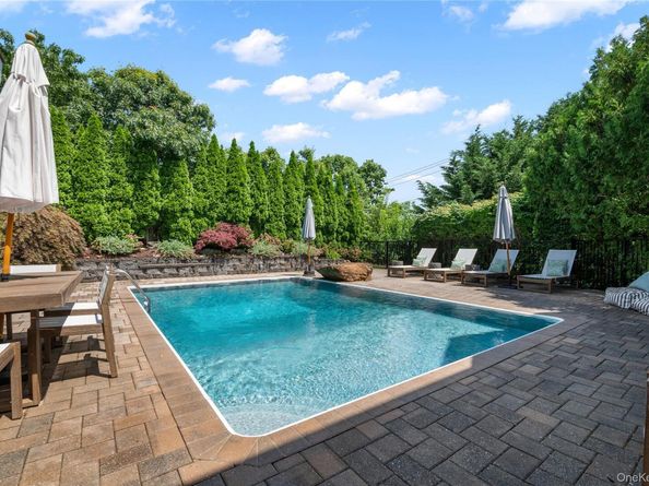 2 Hubbard Street, Hampton Bays NY 11946