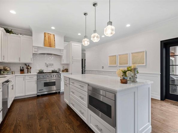 2 Hubbard Street, Hampton Bays NY 11946
