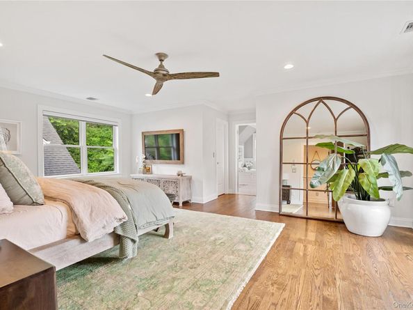 2 Hubbard Street, Hampton Bays NY 11946