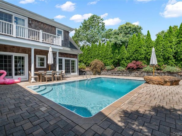 2 Hubbard Street, Hampton Bays NY 11946