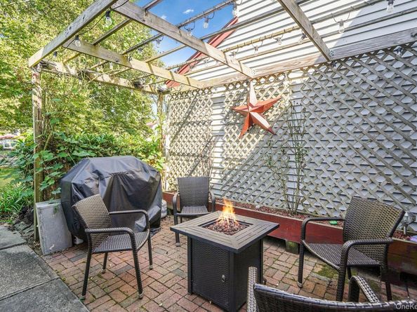 4 Georgian Court, Coram NY 11727