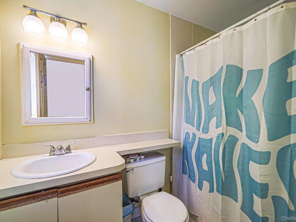4 Georgian Court, Coram NY 11727