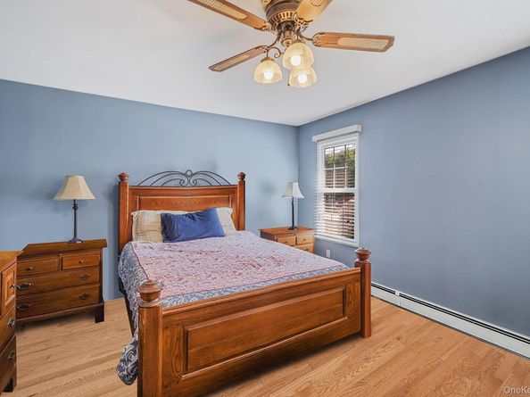 4 Georgian Court, Coram NY 11727