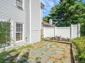 4 Georgian Court, Coram NY 11727