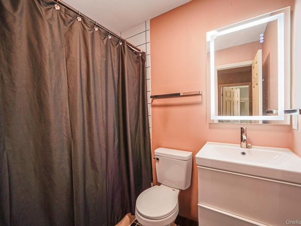 4 Georgian Court, Coram NY 11727