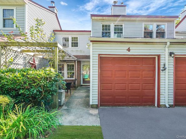 4 Georgian Court, Coram NY 11727