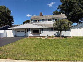 17 Stevedore Lane, Levittown NY 11756