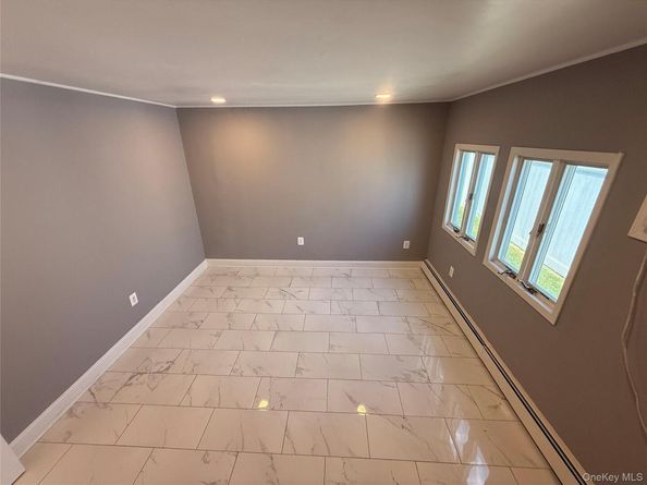 17 Stevedore Lane, Levittown NY 11756