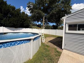 17 Stevedore Lane, Levittown NY 11756