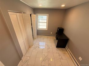 17 Stevedore Lane, Levittown NY 11756