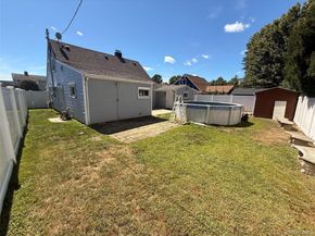 17 Stevedore Lane, Levittown NY 11756