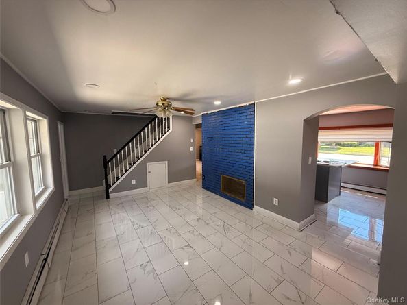 17 Stevedore Lane, Levittown NY 11756