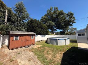 17 Stevedore Lane, Levittown NY 11756