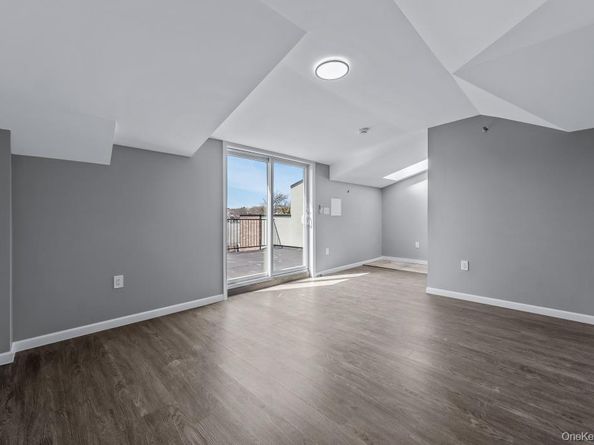 37-02 Francis Lewis Blvd, Bayside NY 11361