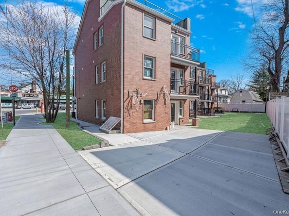 37-02 Francis Lewis Blvd, Bayside NY 11361