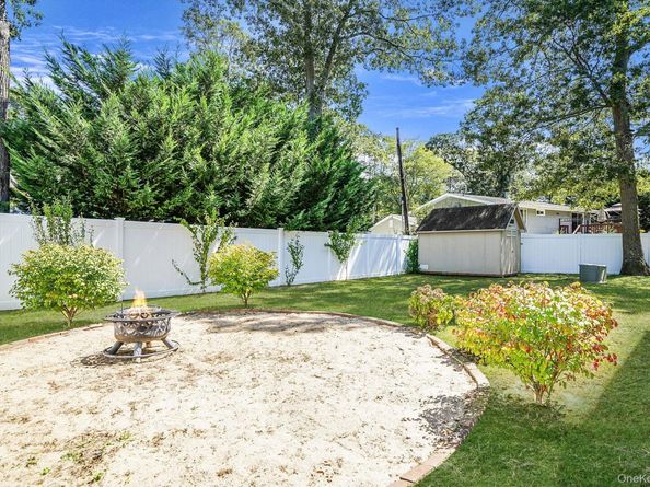 7 Deepdale Drive, Commack NY 11725
