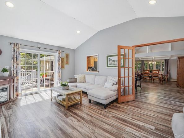 7 Deepdale Drive, Commack NY 11725