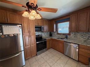 250 Wyona Avenue, Lindenhurst NY 11757