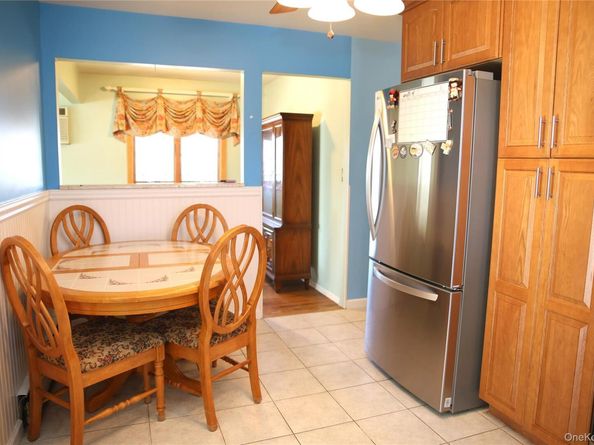 250 Wyona Avenue, Lindenhurst NY 11757