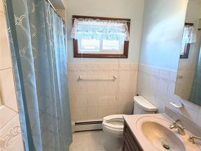 250 Wyona Avenue, Lindenhurst NY 11757