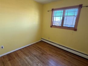 250 Wyona Avenue, Lindenhurst NY 11757