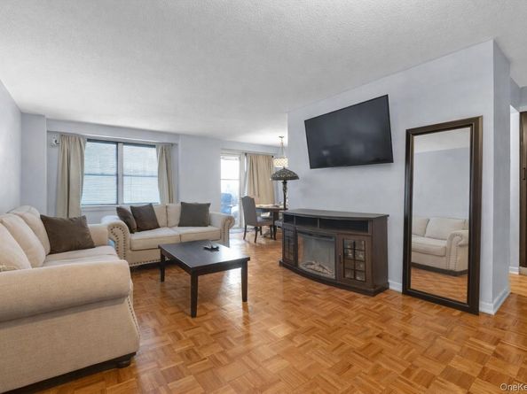 2550 Olinville Avenue 2H, Bronx NY 10467