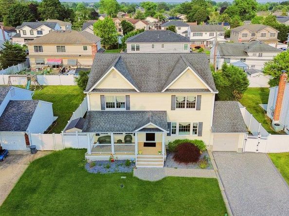 47 Syosset Circle, Syosset NY 11791