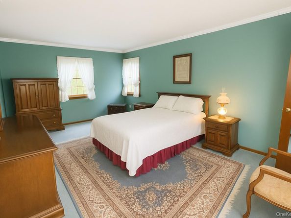 8 Rope Court, Melville NY 11747