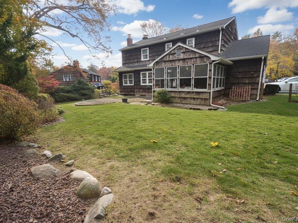 8 Rope Court, Melville NY 11747