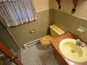 8 Rope Court, Melville NY 11747