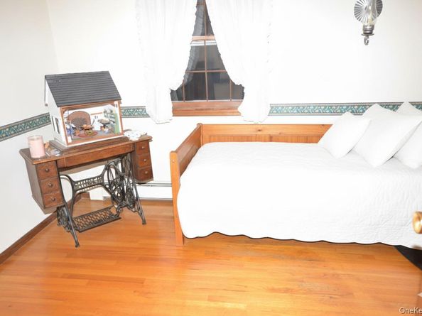 8 Rope Court, Melville NY 11747