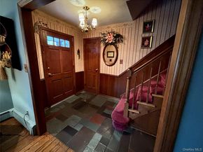 8 Rope Court, Melville NY 11747