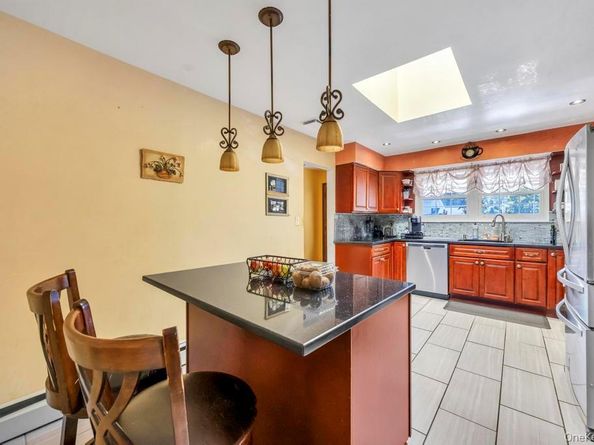 53 Stevenson Place, Deer Park NY 11729