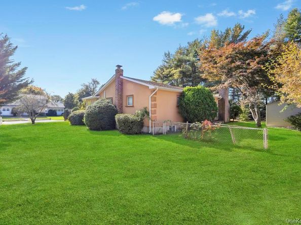 53 Stevenson Place, Deer Park NY 11729