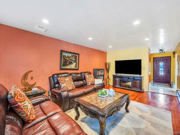 53 Stevenson Place, Deer Park NY 11729